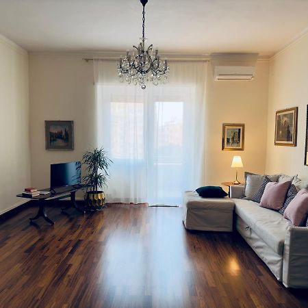 Elegant Apartment In City Center 卡利亚里 外观 照片
