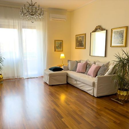Elegant Apartment In City Center 卡利亚里 外观 照片