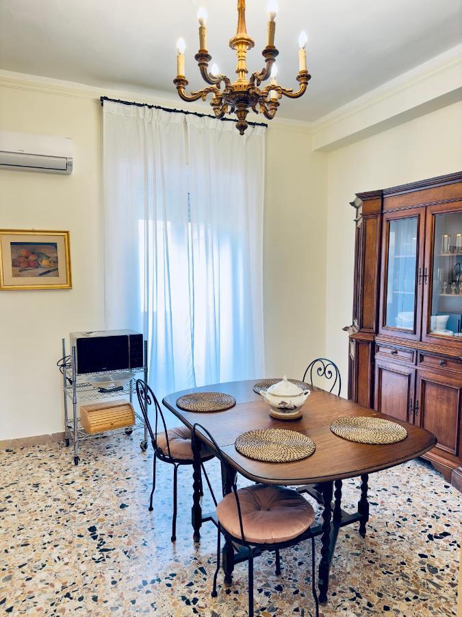 Elegant Apartment In City Center 卡利亚里 外观 照片