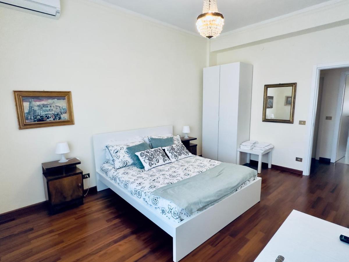 Elegant Apartment In City Center 卡利亚里 外观 照片