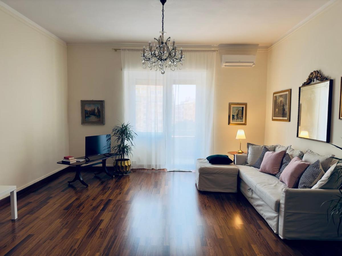 Elegant Apartment In City Center 卡利亚里 外观 照片