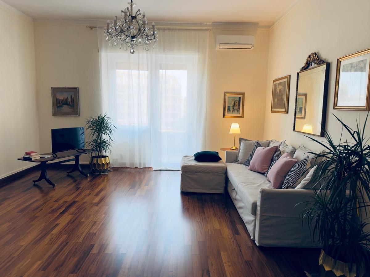 Elegant Apartment In City Center 卡利亚里 外观 照片